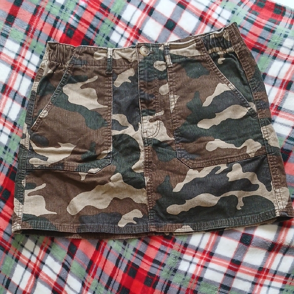 American Eagle Outfitters Dresses & Skirts - American Eagle Camouflage Corduroy Skirt